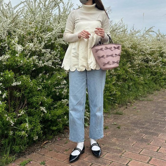 しまむらのピンクの「ペーパーリボンモチーフトートバッグ」