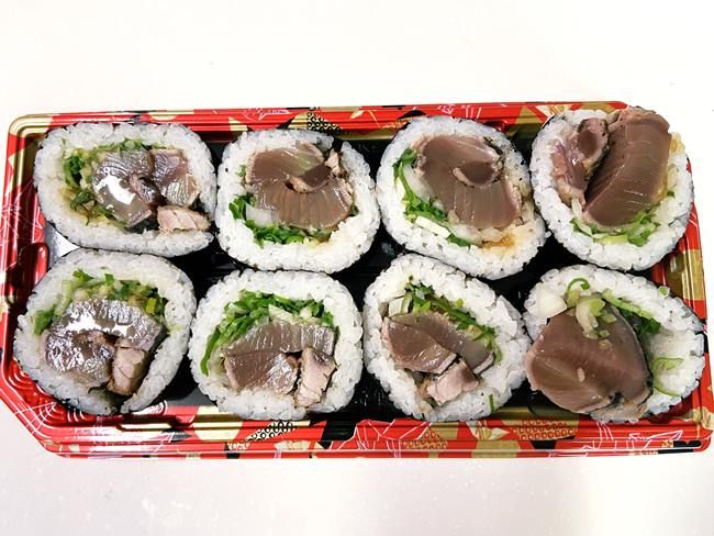 ロピア ほぼ具海鮮巻き 藁焼きかつおの土佐巻