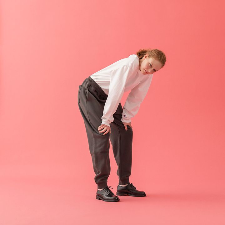 パリジェンヌがよくはいている「テーパードデニム」や「テーパードシルエットのスウェット」の「テーパード」って何？【お洒落さんのためのファッション用語辞典 vol.75】