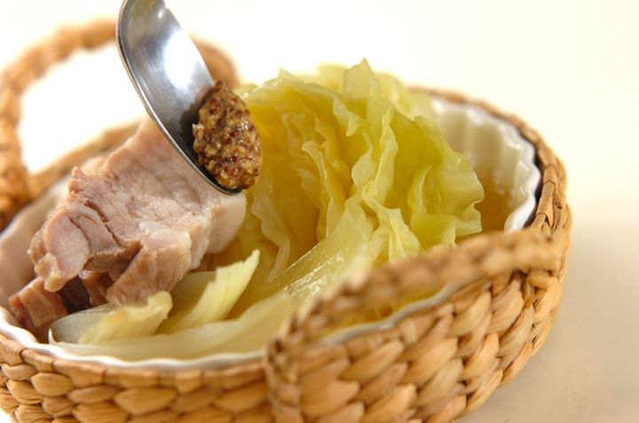 野菜くずを活用！春キャベツと豚バラのトロトロ煮込みの作り方3