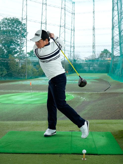 トップでいちばん大切なのは目線！ 体が回らない人は右足を引こう