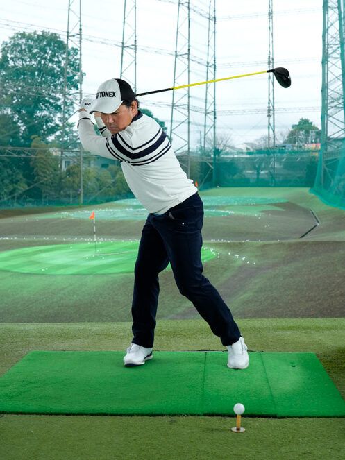 トップでいちばん大切なのは目線！ 体が回らない人は右足を引こう