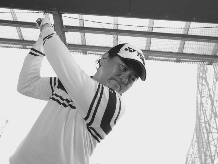 トップでいちばん大切なのは目線！ 体が回らない人は右足を引こう