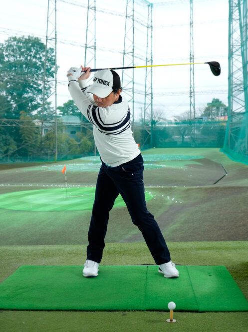 トップでいちばん大切なのは目線！ 体が回らない人は右足を引こう