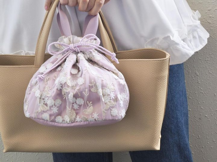 画像: 大人にも似合う程よい甘さのくすみピンクカラー！