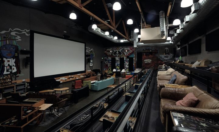 New Parkway Theaterシアター内観。140人ほどが入れるシアターが２つある。