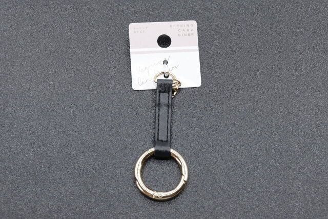 セリアのキーリング カラビナのパッケージ