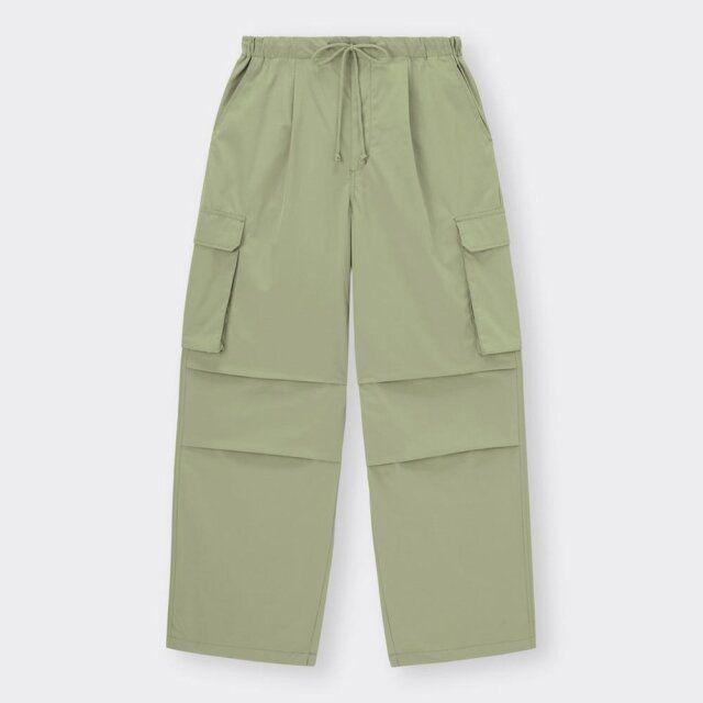 GUのパラシュートカーゴパンツ