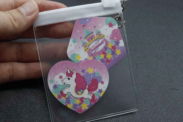 キャンドゥのアクスタ用ケース ミニにステッカーを収納