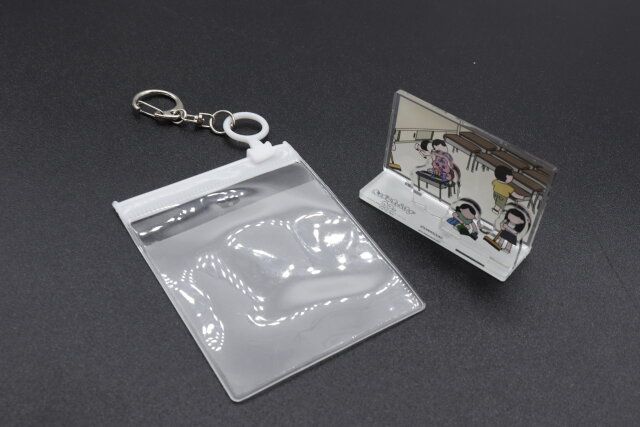 キャンドゥのアクスタ用ケース ミニとアクリルスタンド