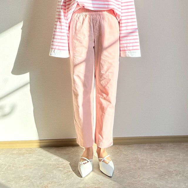 ユニクロコットンリラックスアンクルパンツのシルエット