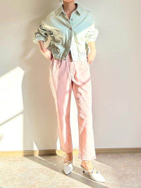 ユニクロコットンリラックスアンクルパンツとデニムジャケットのお出かけスタイル