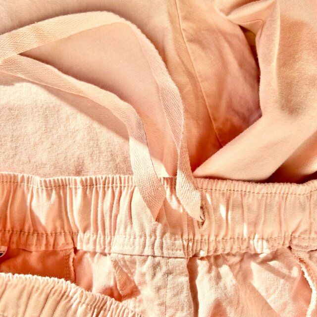 ユニクロコットンリラックスアンクルパンツのウエストコード