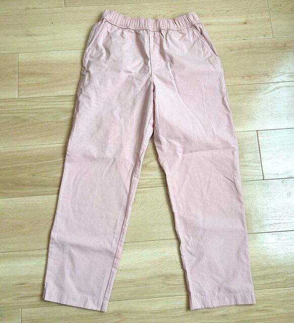 ユニクロコットンリラックスアンクルパンツのピンク