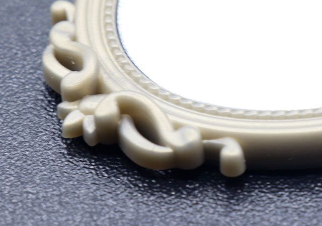 セリアのミニチュア ウォールミラー オーバルのディテール