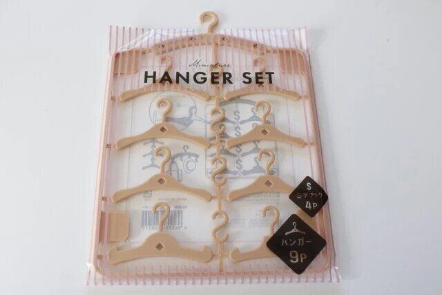 セリアのミニチュア ハンガーのパッケージ