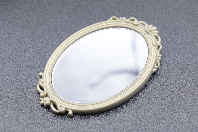 セリアのミニチュア ウォールミラー オーバル