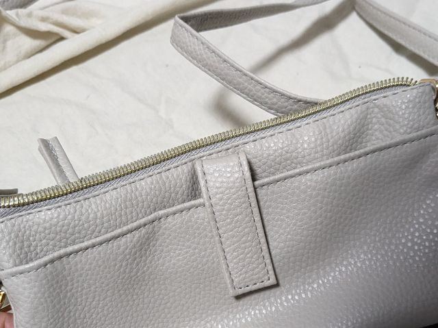 後面ポケットボタン