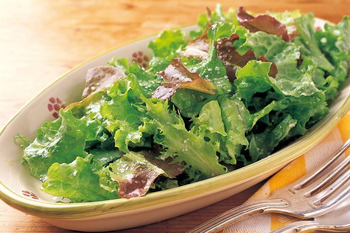 まろやかな米酢がチーズを引き立てる“緑いっぱいのサラダ”