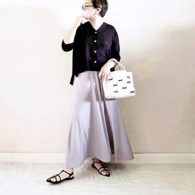 KOBE「Tストラップコーデの女性1」