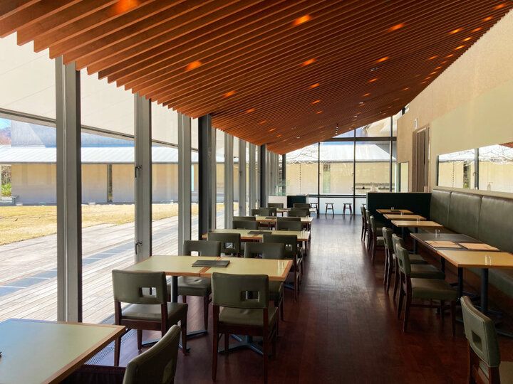 ジュエリースイーツビュッフェに心ときめく♪ 箱根ラリック美術館併設のレストラン「箱根 エモア・テラス」