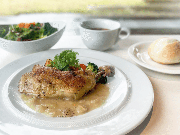 ジュエリースイーツビュッフェに心ときめく♪ 箱根ラリック美術館併設のレストラン「箱根 エモア・テラス」