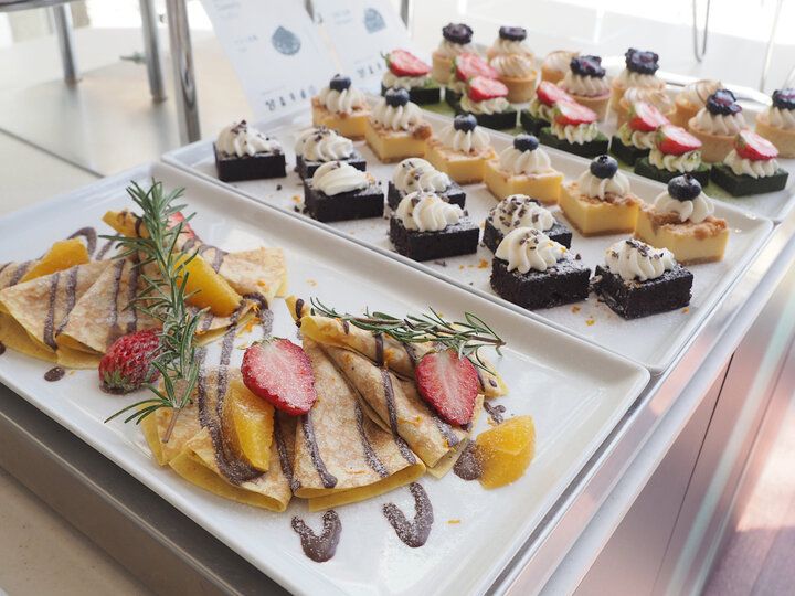 ジュエリースイーツビュッフェに心ときめく♪ 箱根ラリック美術館併設のレストラン「箱根 エモア・テラス」