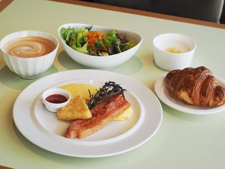 ジュエリースイーツビュッフェに心ときめく♪ 箱根ラリック美術館併設のレストラン「箱根 エモア・テラス」