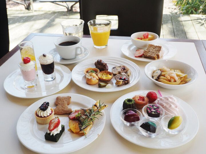 ジュエリースイーツビュッフェに心ときめく♪ 箱根ラリック美術館併設のレストラン「箱根 エモア・テラス」