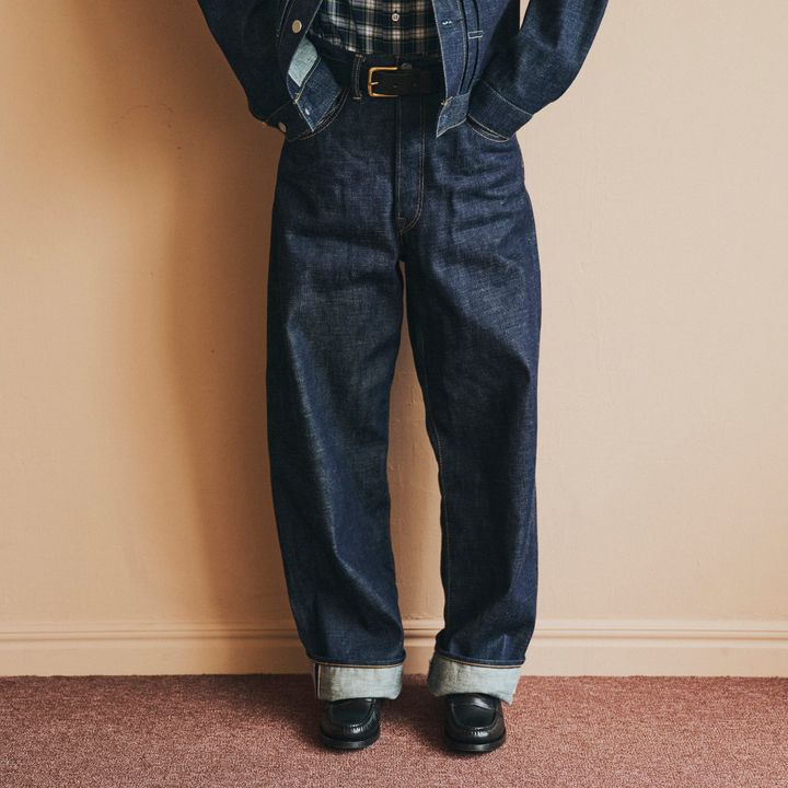 デニムのセットアップからチェックシャツをのぞかせるフレンチトラッド【マイスタンダードブック】