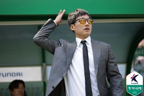 イ・ジョンヒョ監督