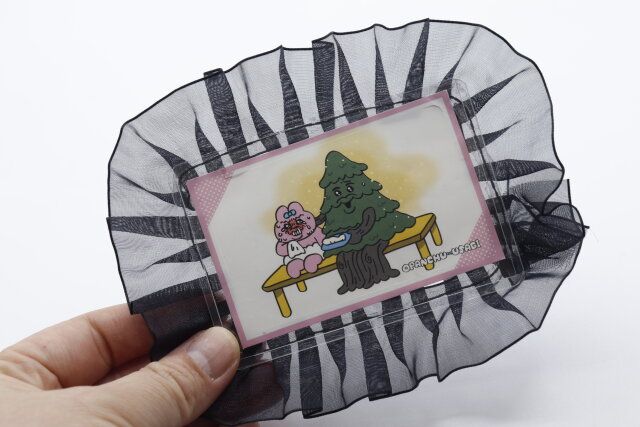 ダイソーの両面テープ付リボン ブラックはトレカケースデコにもおすすめ