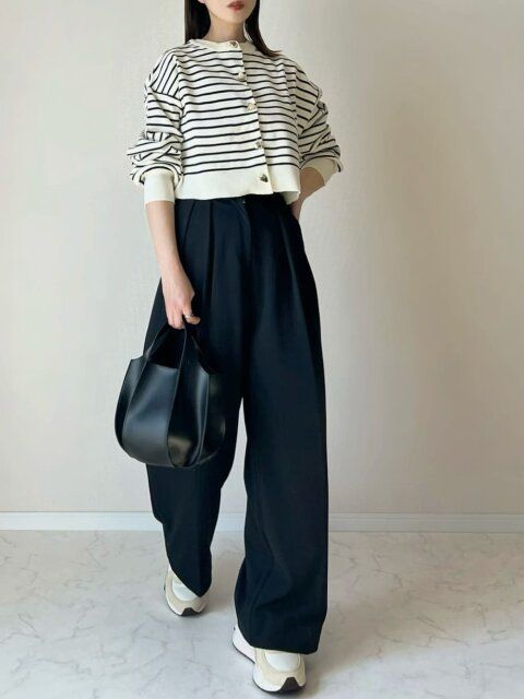 春の黒パンツコーデ