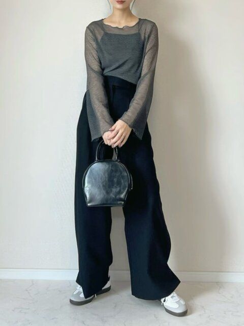 春の黒パンツコーデ