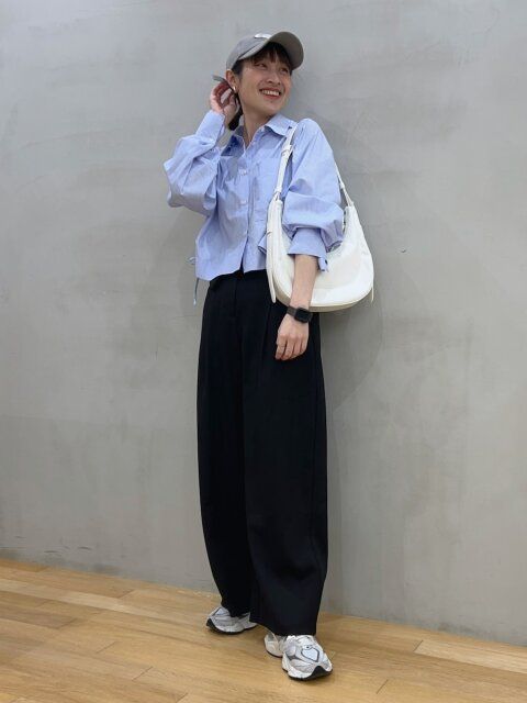 黒パンツ コーデ 春