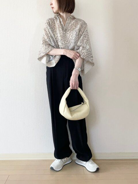 春の黒パンツコーデ