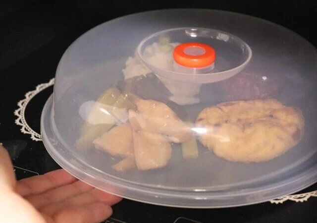 ダイソーのレンジパートナーを料理に被せる