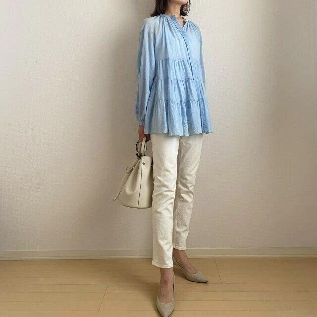 2024年春の大人のブラウスコーデ