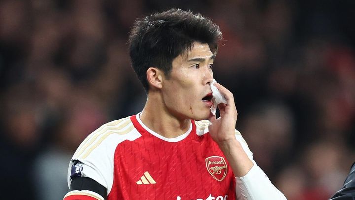 アーセナル冨安健洋を踏みつけたチェルシーFW、退場にならず…リオ・ファーディナンドら憤慨「説明しろ！」「審判は何やってんだ」