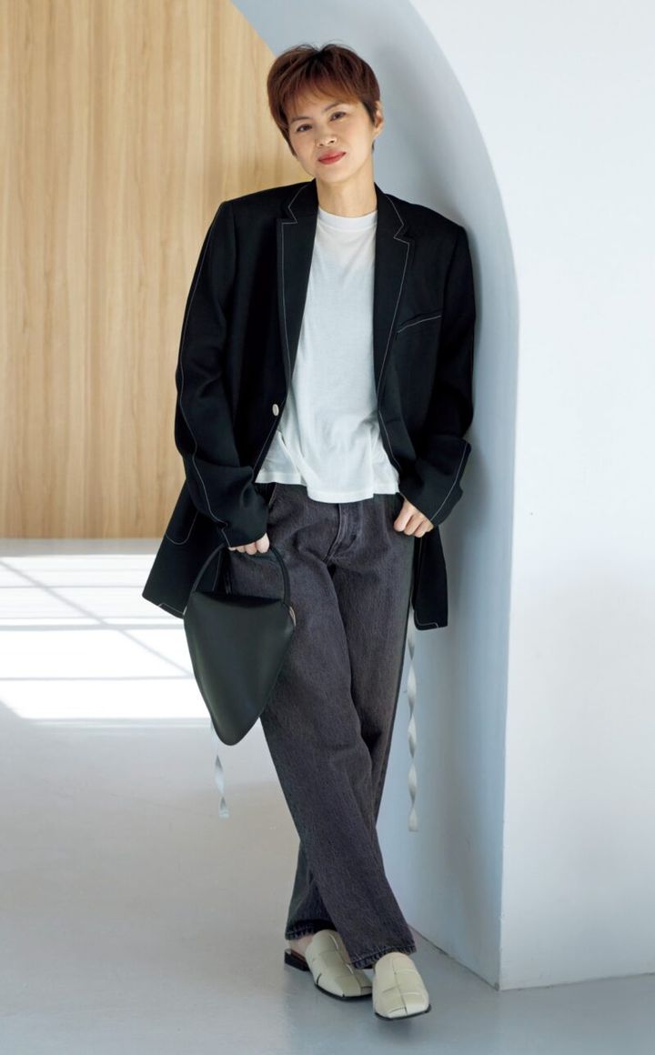 ブラックデニムコーデ マニッシュスタイル 抜け感