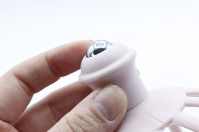 スリーピーのツボ押しスカルプケアの持ち手のボール部分