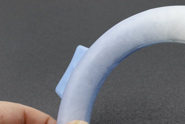 ダイソーのクールネックバンド（グラデーション、M）が解けた様子