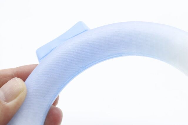 凍らせたダイソーのクールネックバンド（グラデーション、M）