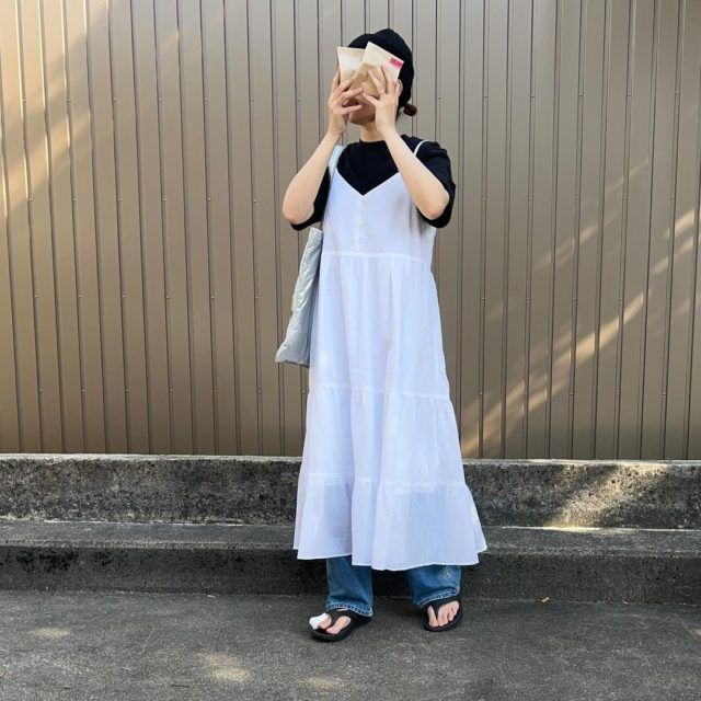 UNIQLO「エアリズムコットンTコーデの女性2」