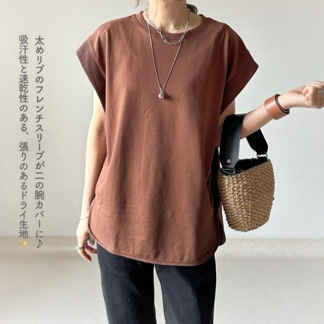 GU「ドライフレンチコーデの女性3」