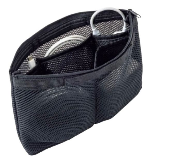 ポケットの多いクッションポーチでガジェットを持ち運ぶ 旅のアイディア