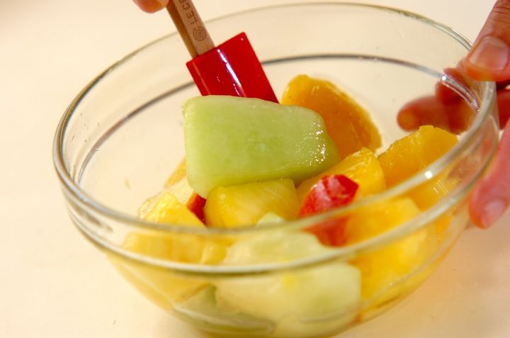 フルーツのバニラマリネの作り方1