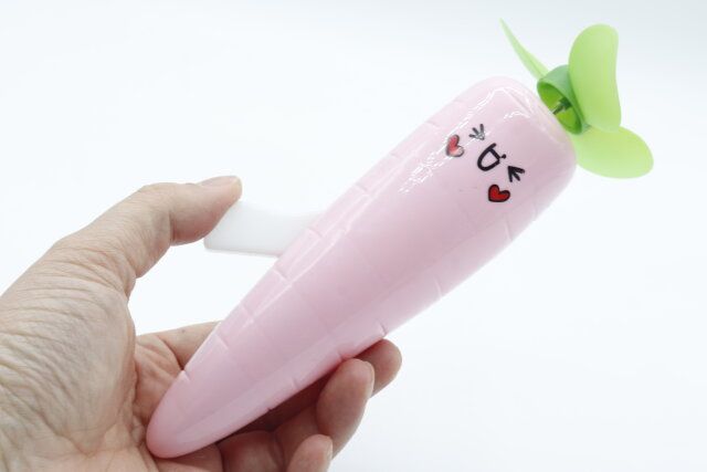 セリアのハンディファン にんじん