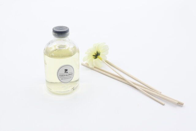 ダイソーのディフューザー（フラワーイン、シトラス）