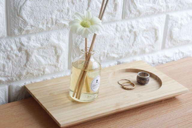 ダイソーのディフューザー（フラワーイン、シトラス）を飾る